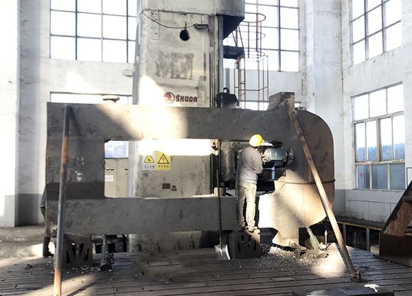 铸钢件加工厂家是怎么控制铸件质量呢？