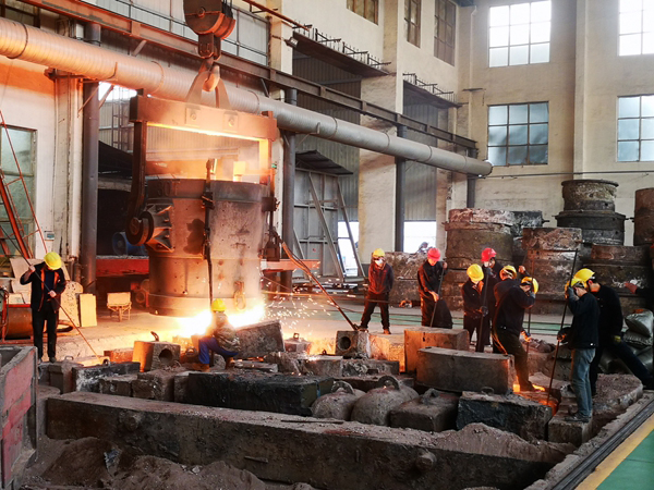 打造钢铁的双手缺失：剖析大型铸钢件厂家的用工荒危机