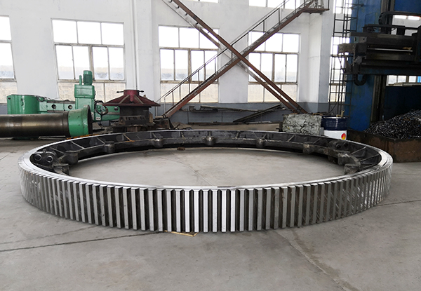 大型铸造加工厂家生产大齿轮时，木模与其他材料工艺相比有哪些优势？