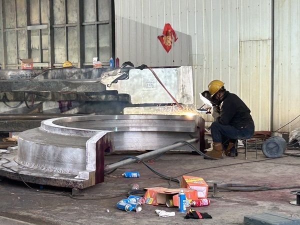 大型铸钢厂——腾飞铸钢，专于大型、复杂、高精度铸钢件制造