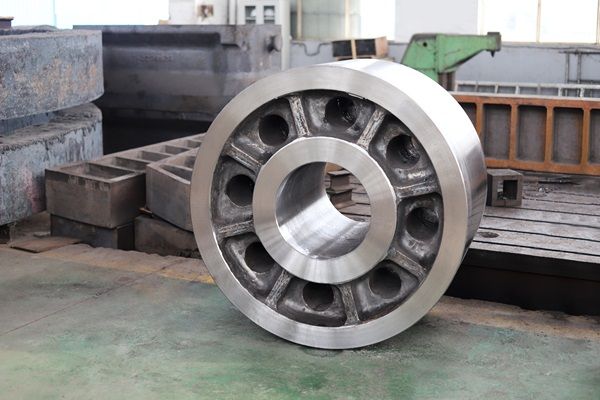 建材行业大型铸钢件托轮怎么选？腾飞铸钢为你揭秘