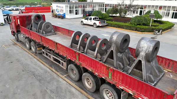 腾飞铸钢生产的大型铸钢件-铰座